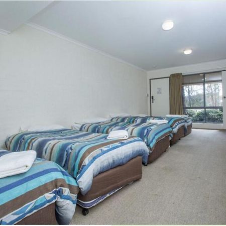 Ibis Styles Canberra Eagle Hawk Extérieur photo
