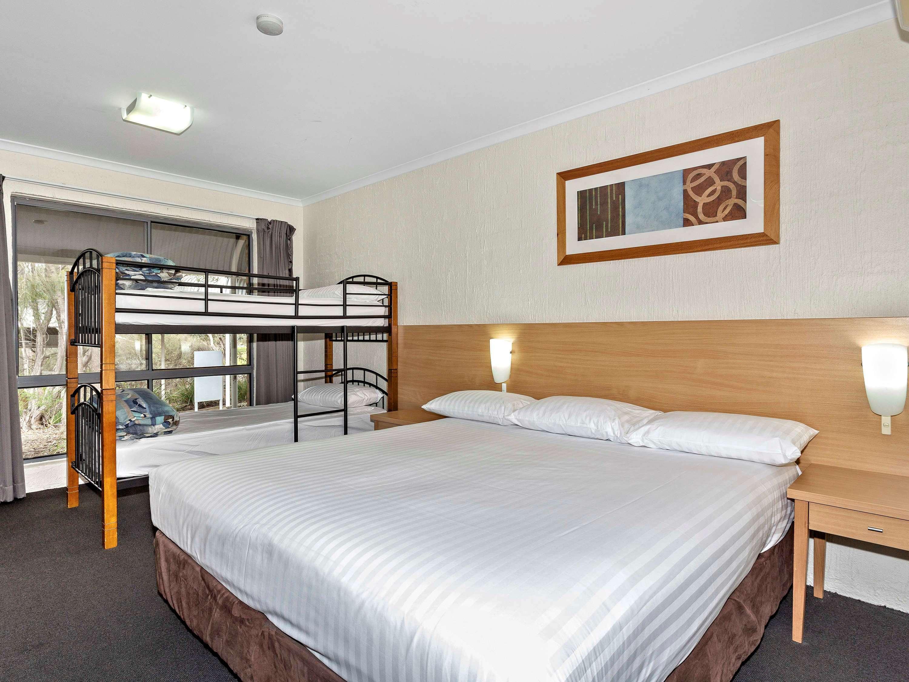 Ibis Styles Canberra Eagle Hawk Extérieur photo