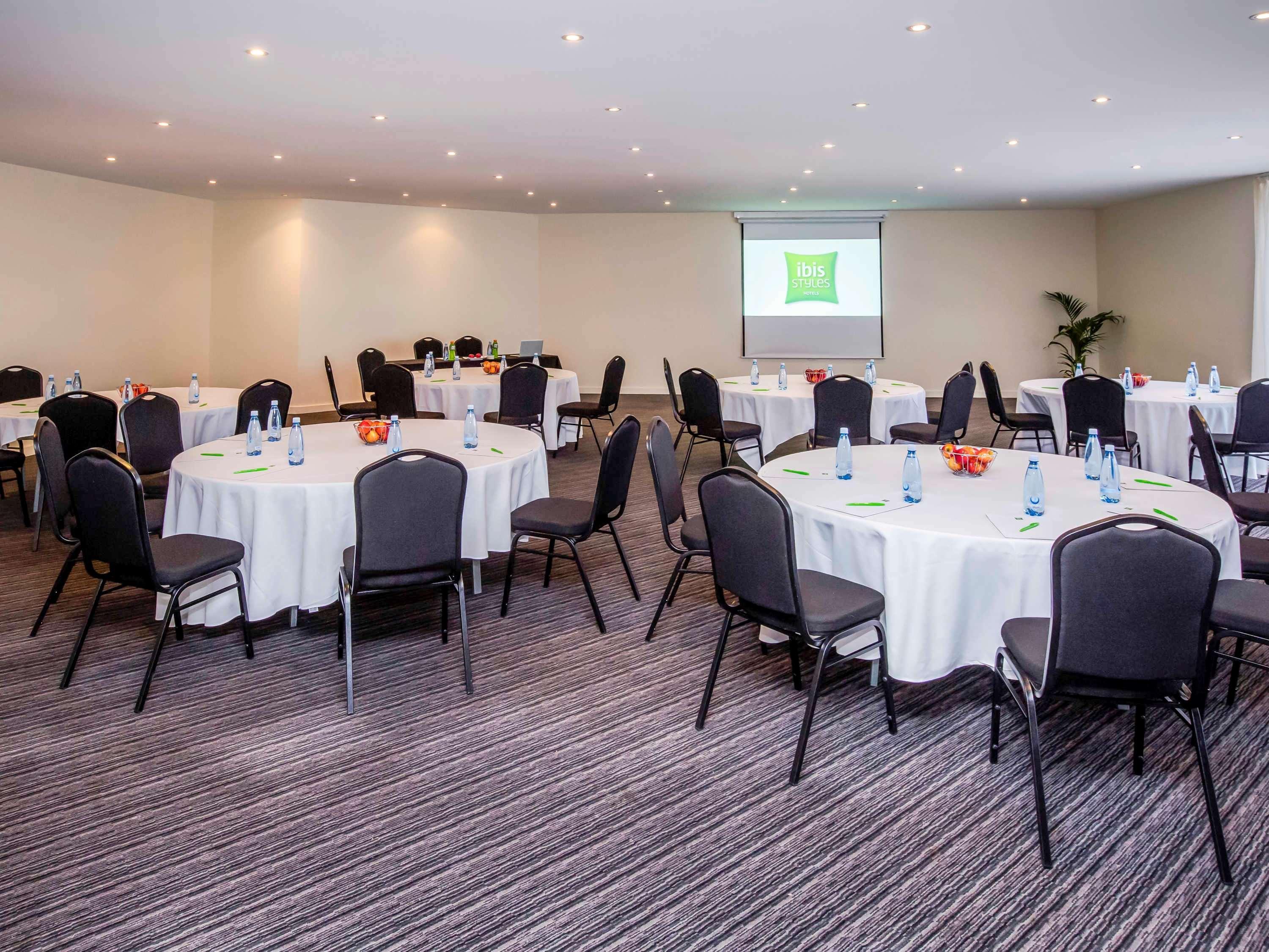 Ibis Styles Canberra Eagle Hawk Extérieur photo