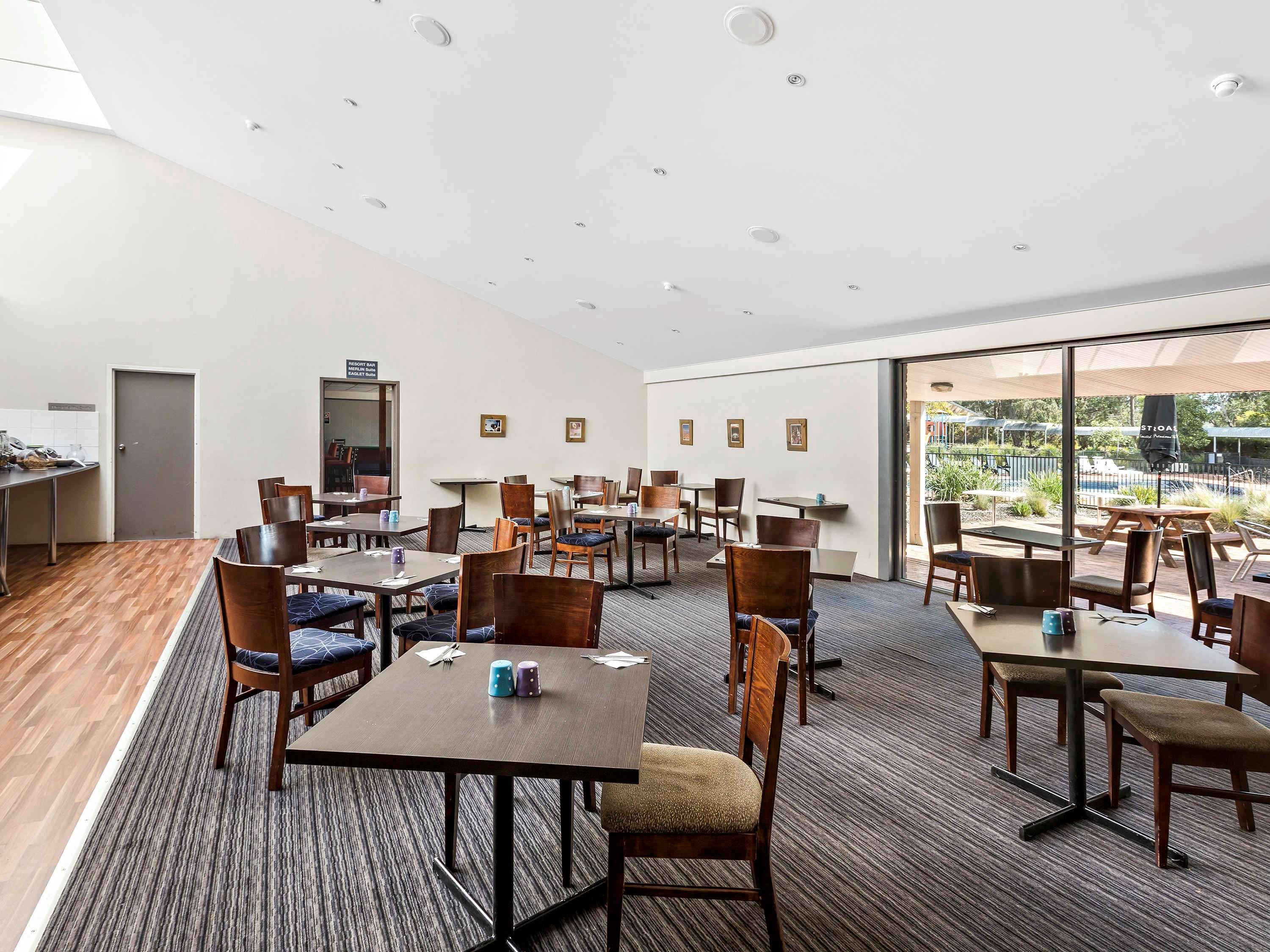 Ibis Styles Canberra Eagle Hawk Extérieur photo