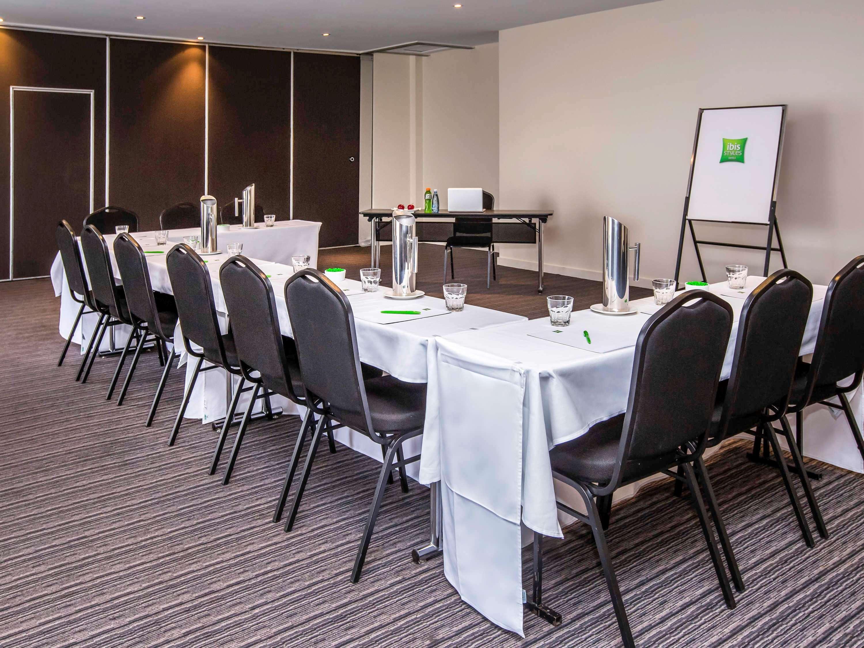 Ibis Styles Canberra Eagle Hawk Extérieur photo