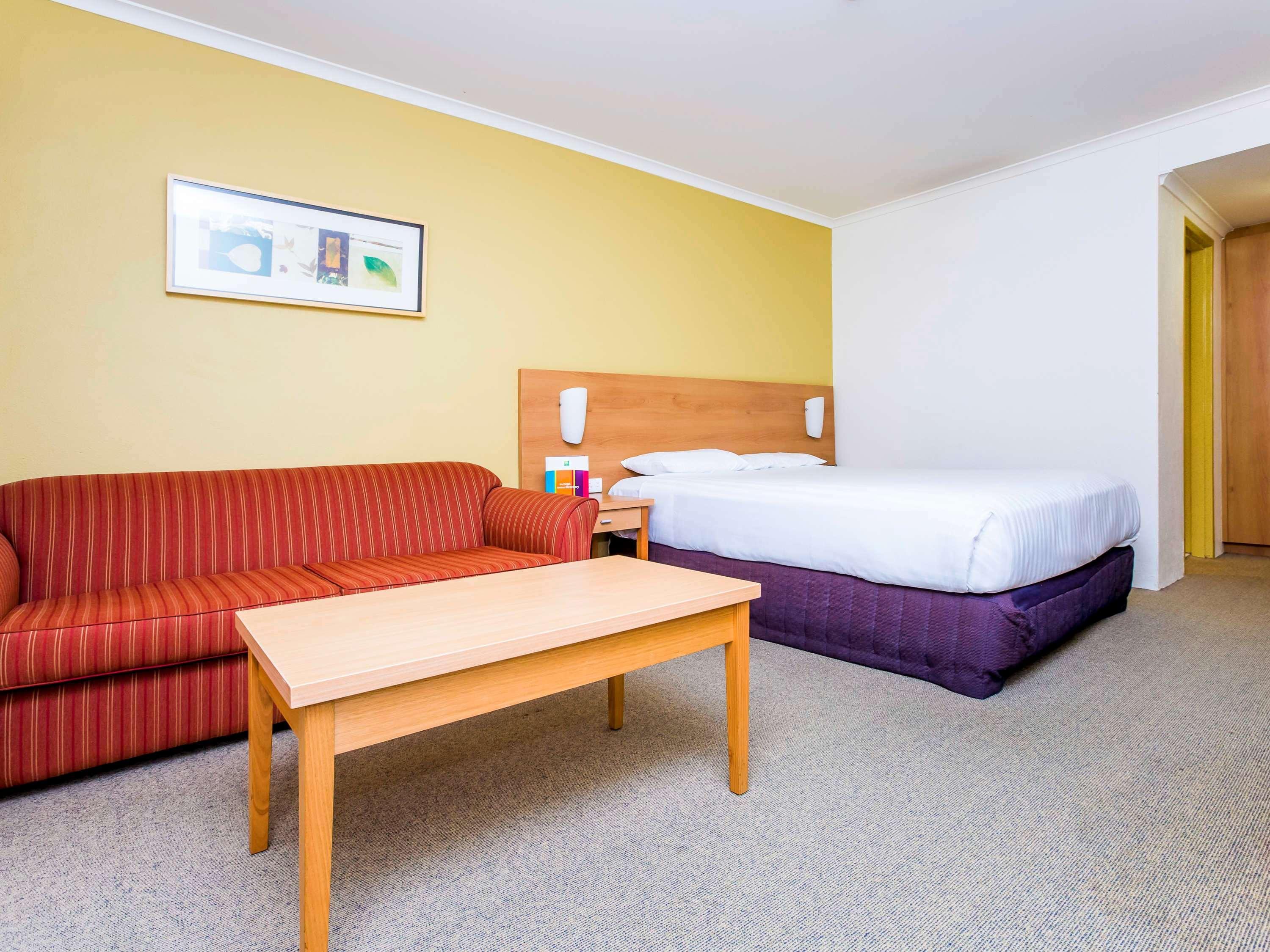 Ibis Styles Canberra Eagle Hawk Extérieur photo