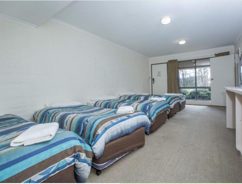 Ibis Styles Canberra Eagle Hawk Extérieur photo