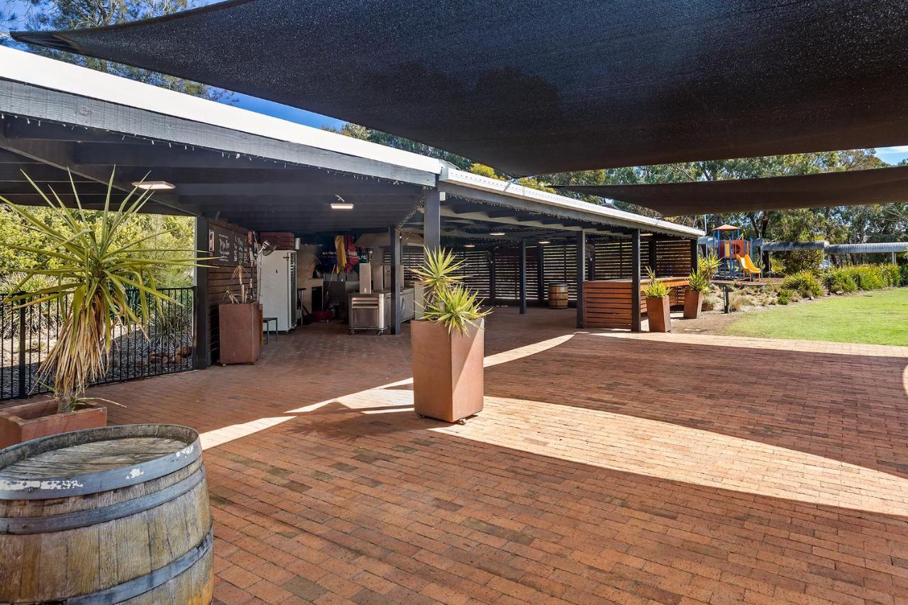 Ibis Styles Canberra Eagle Hawk Extérieur photo