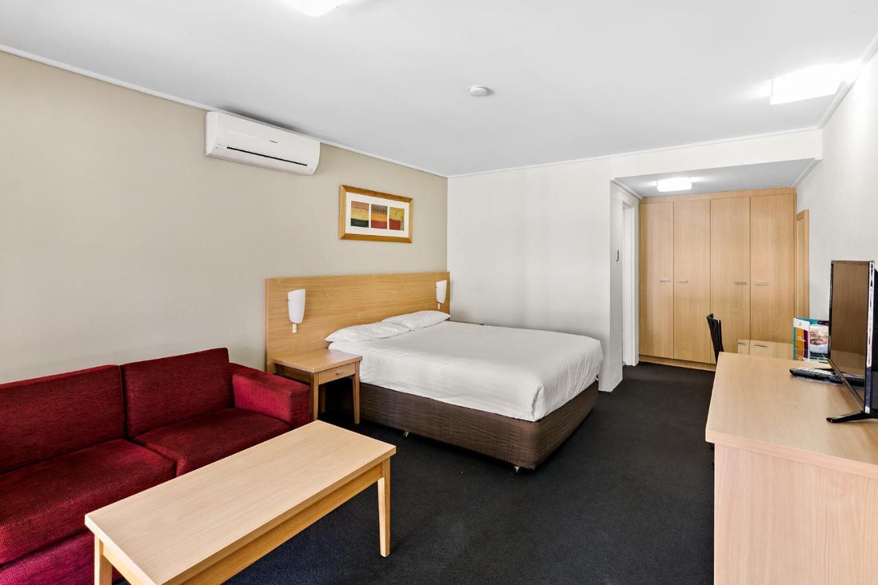 Ibis Styles Canberra Eagle Hawk Extérieur photo